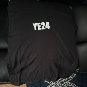 Black YE24 T-Shirt by Gildan men’s small